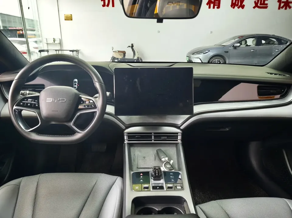 BYD Seal DM Honor Edition DM-i 1.5L 121KM Luxury Model 2024 — миниатюра 3