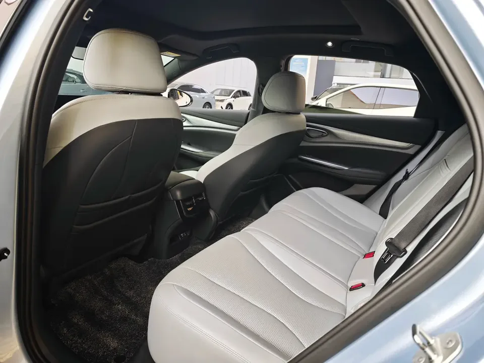 BYD Seal DM Honor Edition DM-i 1.5L 121KM Luxury Model 2024 — миниатюра 4