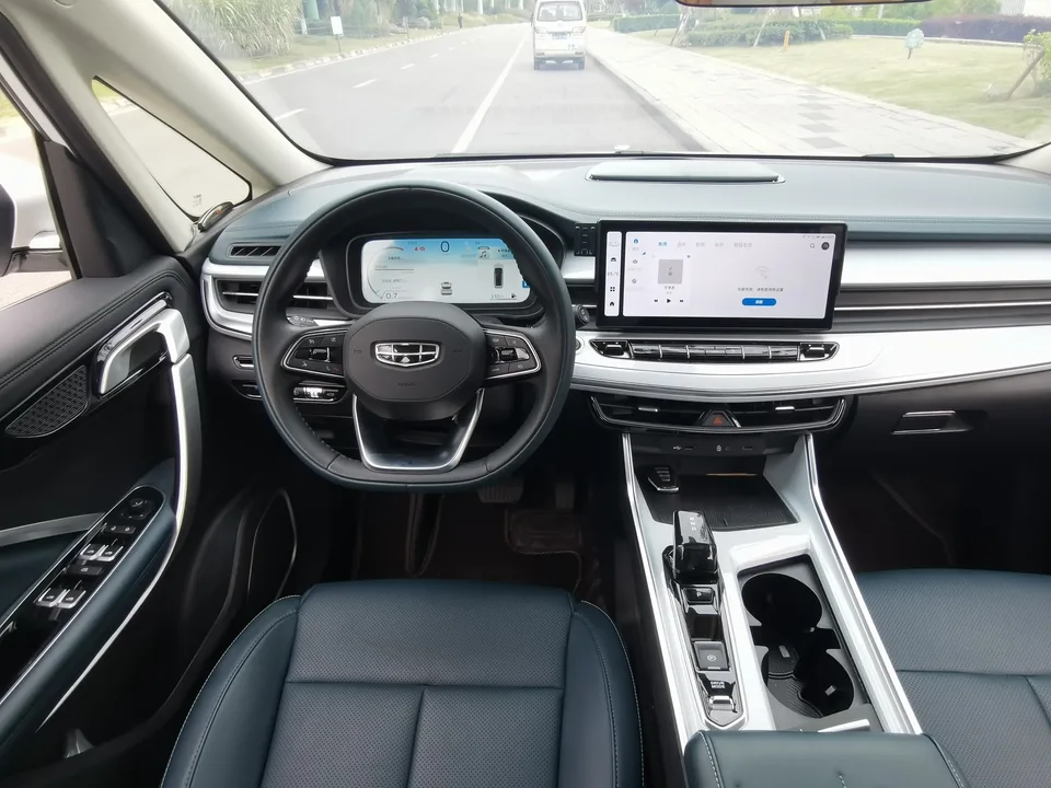 Geely Jiaji Jiaji 2025 Jiaji L 1.5TD DCT Pengcheng Edition 2025 — миниатюра 3