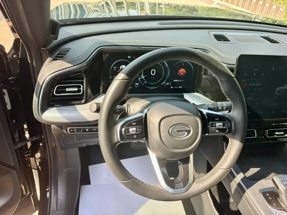 GAC Trumpchi GS8 Trumpchi GS8 2022 Pilot Series 2.0TGDI 2WD luxury smart connected version 6 seats 2022 — миниатюра 3
