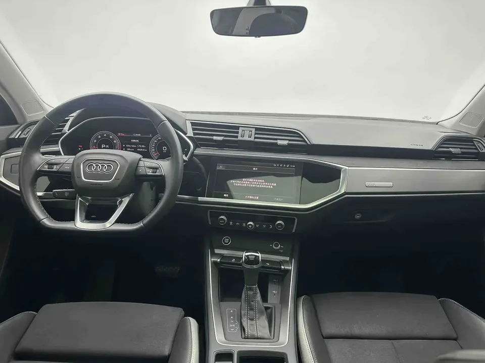 Audi Q3 Audi Q3 2022 35 TFSI Fashionable and Dynamic 2022 — миниатюра 3