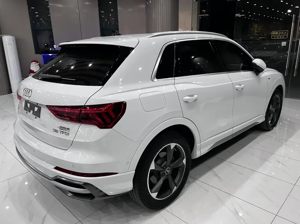 Audi Q3 Audi Q3 2022 35 TFSI Fashionable and Dynamic 2023 — миниатюра 2