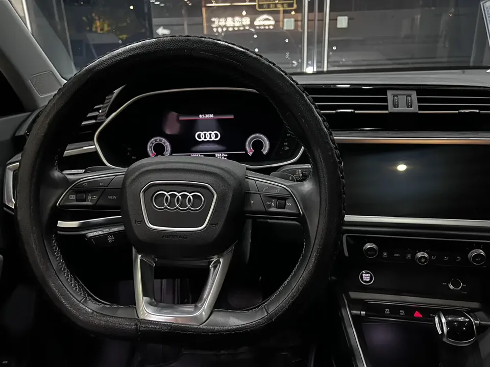 Audi Q3 Audi Q3 2022 35 TFSI Fashionable and Dynamic 2023 — миниатюра 4