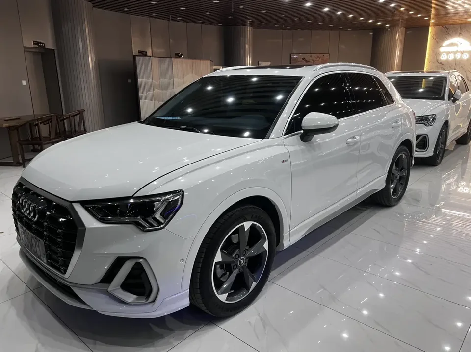 Audi Q3 Audi Q3 2022 35 TFSI Fashionable and Dynamic 2023 — фото 1, купить с доставкой в Москву