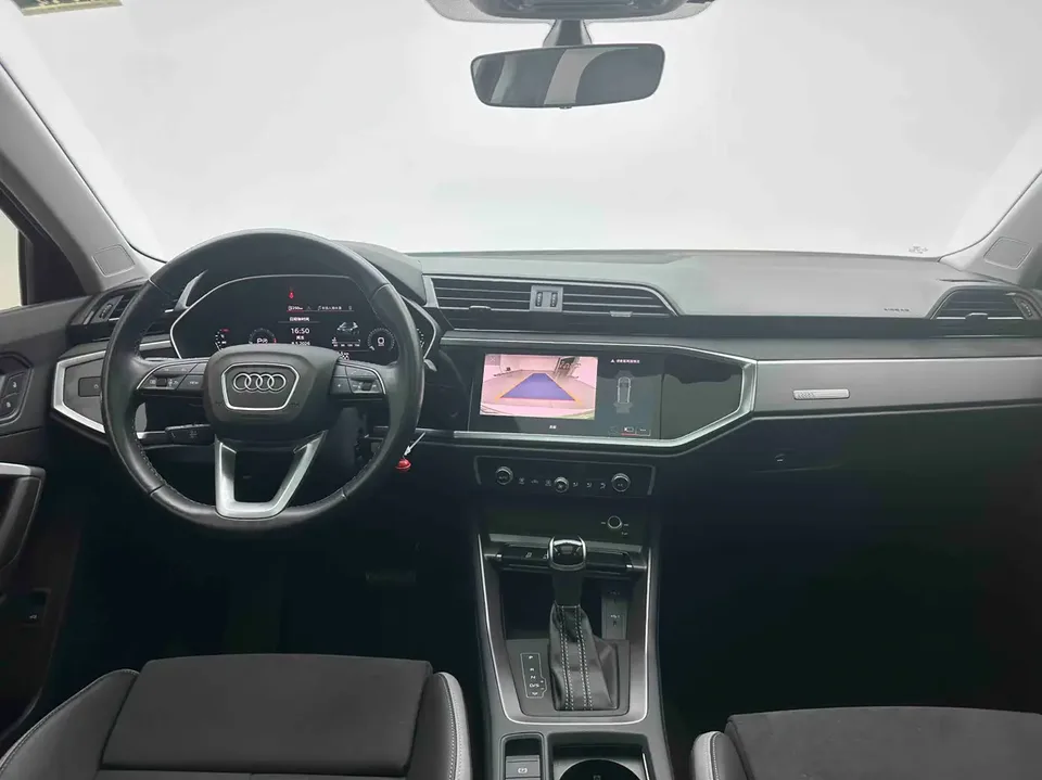 Audi Q3 Audi Q3 2022 35 TFSI aggressive and dynamic model 2022 — миниатюра 3