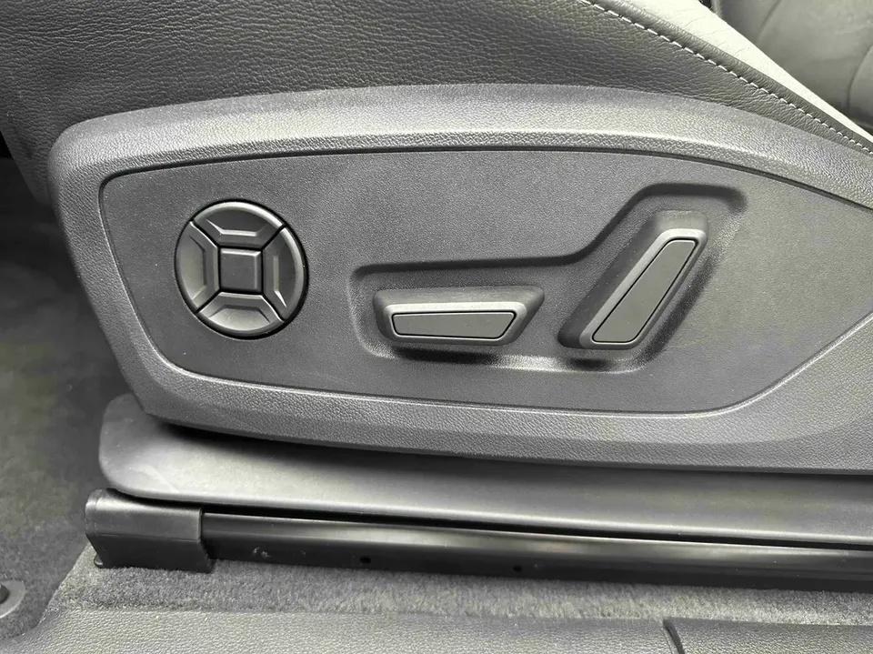 Audi Q3 Audi Q3 2022 35 TFSI aggressive and dynamic model 2022 — миниатюра 4