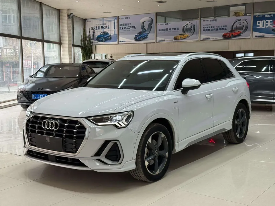 Audi Q3 Audi Q3 2022 35 TFSI Fashionable and Dynamic 2022 — фото 1, купить с доставкой в Москву