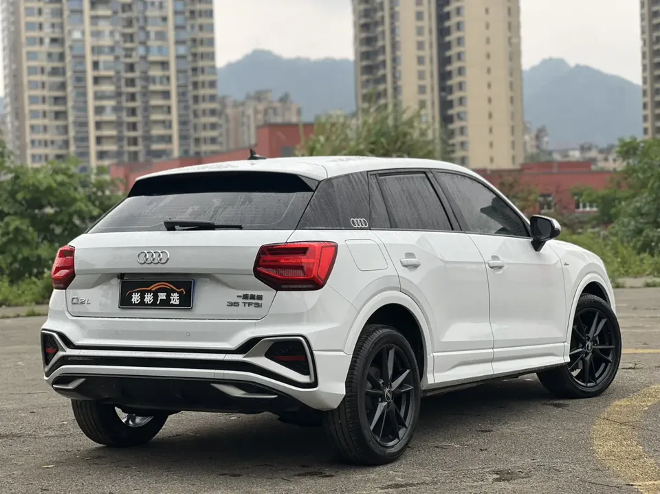 Audi Q2L Audi Q2L 2022 35 TFSI Fashionable and Elegant 2023 — миниатюра 2