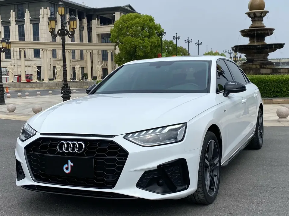 Audi a4 l A4L 2020 40 TFSI luxury and elegant model 2022 — thumbnail 4