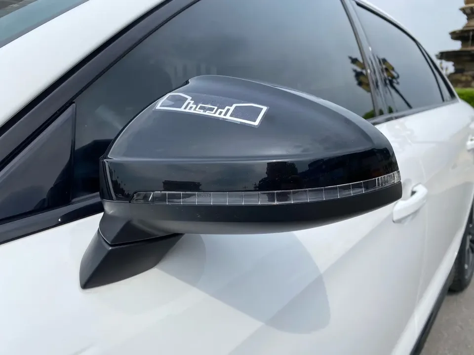 Audi a4 l A4L 2020 40 TFSI luxury and elegant model 2022 — thumbnail 5