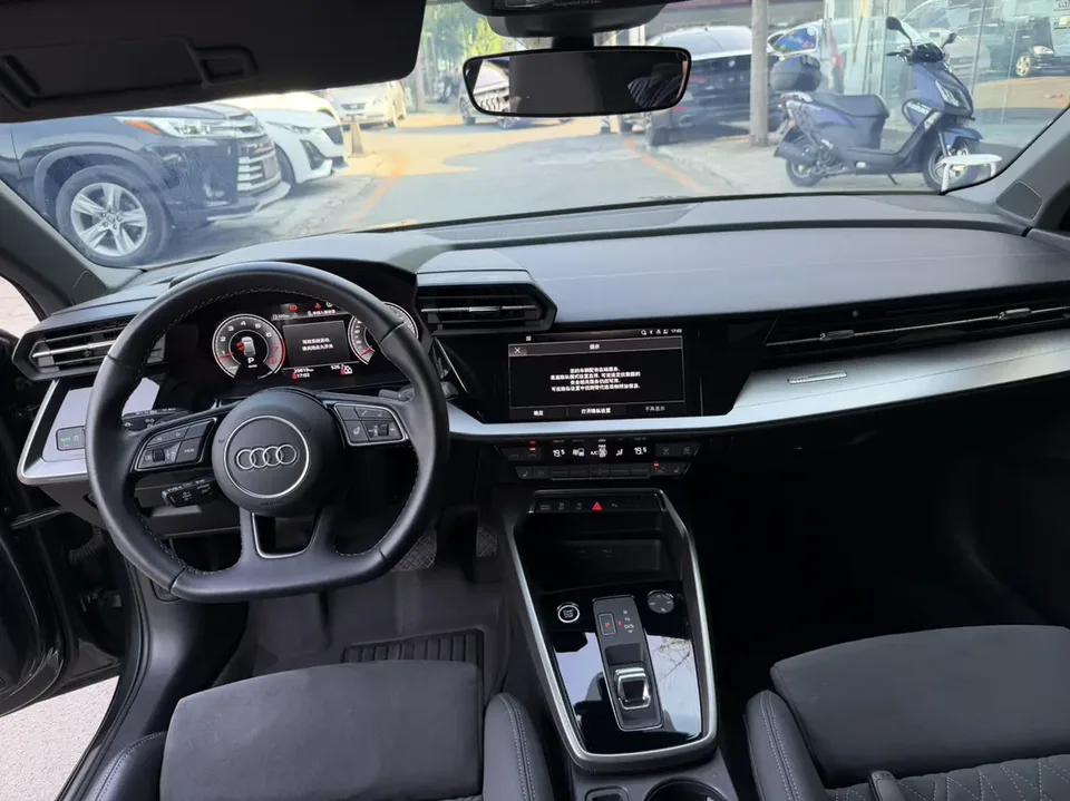 Audi A3 Audi A3 2024 Sportback 35 TFSI luxury sports model 2024 — миниатюра 3