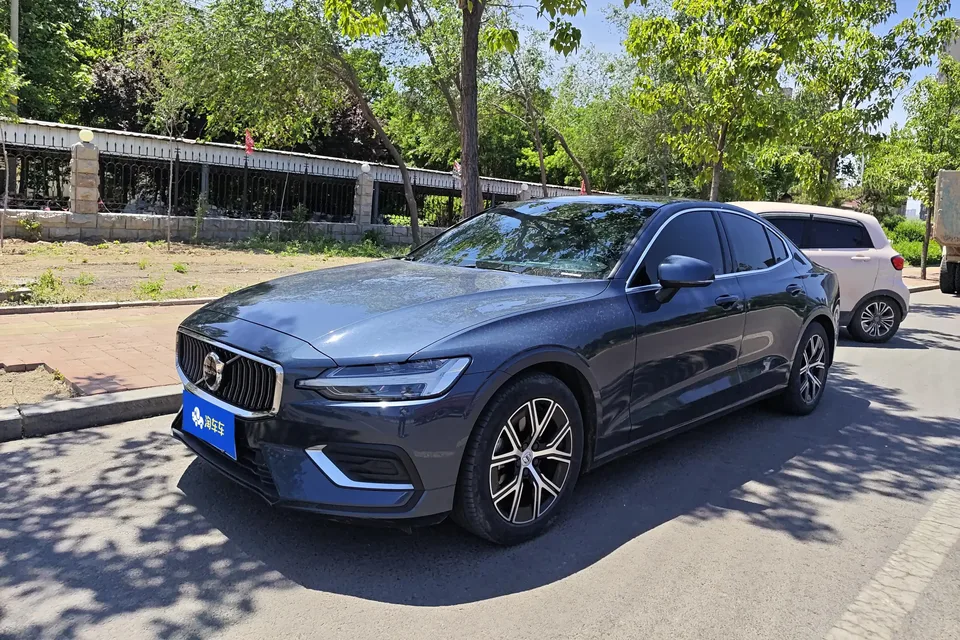 Volvo S60 2023
