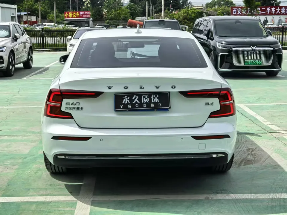 Volvo S60 Volvo S60 2023 B4 Zhiyi Luxury Edition 2022 — миниатюра 2
