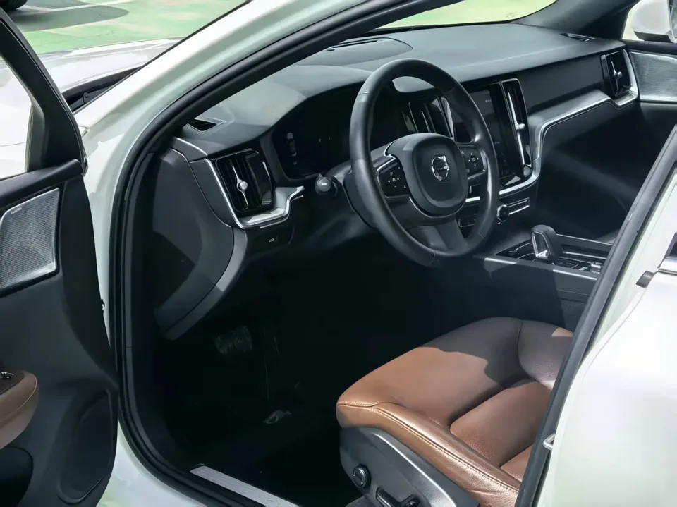 Volvo S60 Volvo S60 2023 B4 Zhiyi Luxury Edition 2022 — миниатюра 5