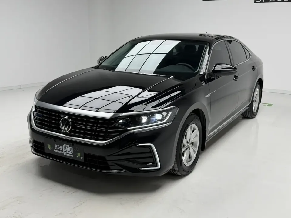 Volkswagen Passat PHEV 2022