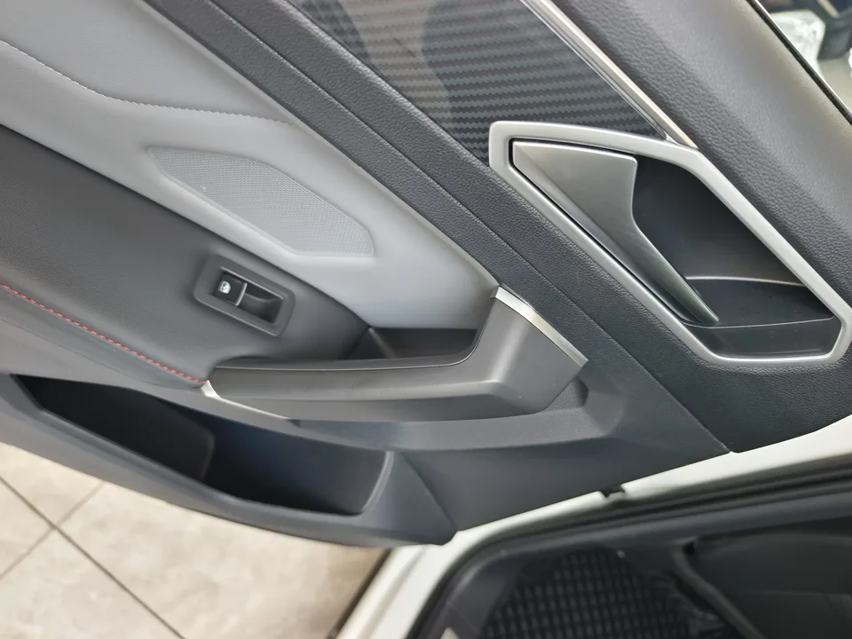 Volkswagen Tiguan L Tiguan L 2022 330TSI Automatic 2WD R-Line Enjoy Edition 2024 — миниатюра 4