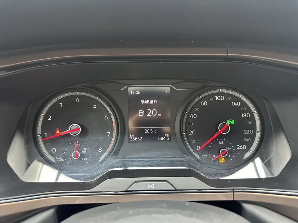 Volkswagen Tharu 2021 Tuyue 280TSI 2WD Comfort Edition 2022 — миниатюра 4
