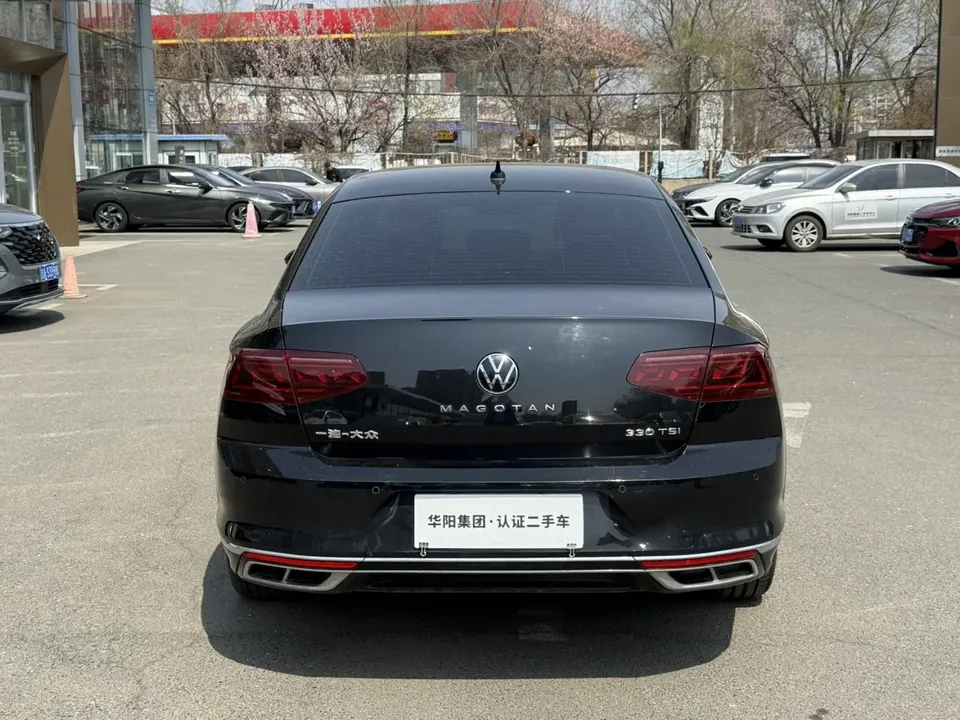 Volkswagen Magotan Magotan 2023 2 million commemorative edition 330TSI DSG leading model 2024 — миниатюра 2