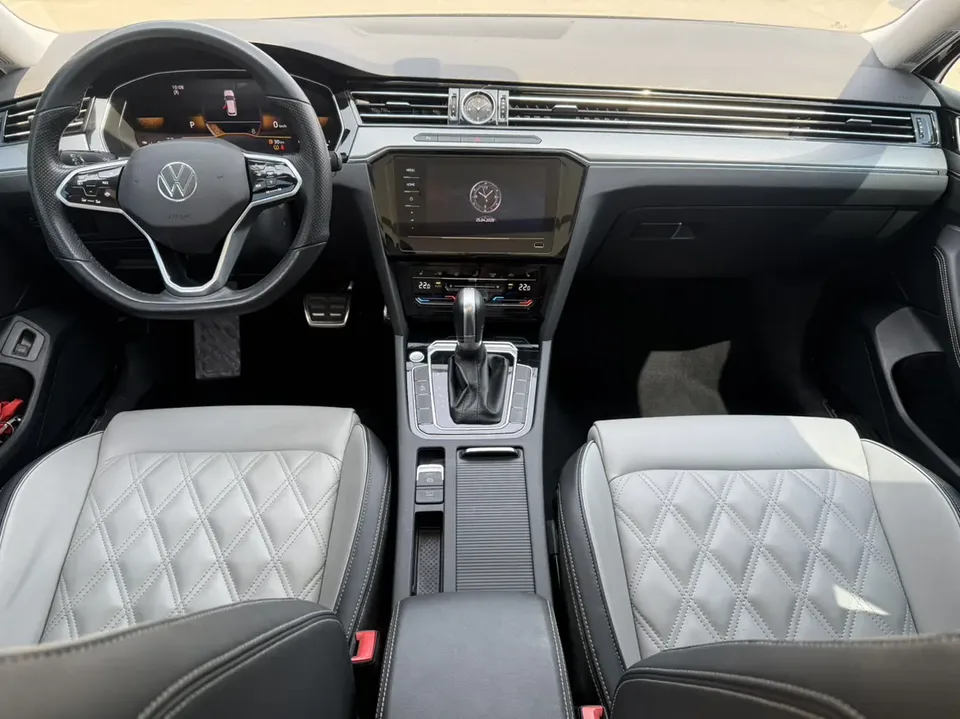 Volkswagen Magotan Magotan 2023 2 million commemorative edition 330TSI DSG leading model 2024 — миниатюра 5