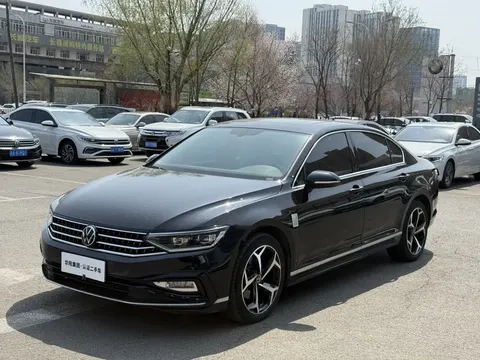Volkswagen Magotan 2024 купить в Москве
