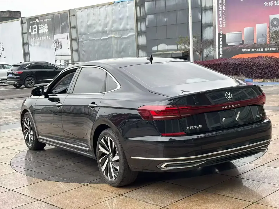 Volkswagen Passat Passat 2023 330TSI Deluxe Edition 2023 — миниатюра 2