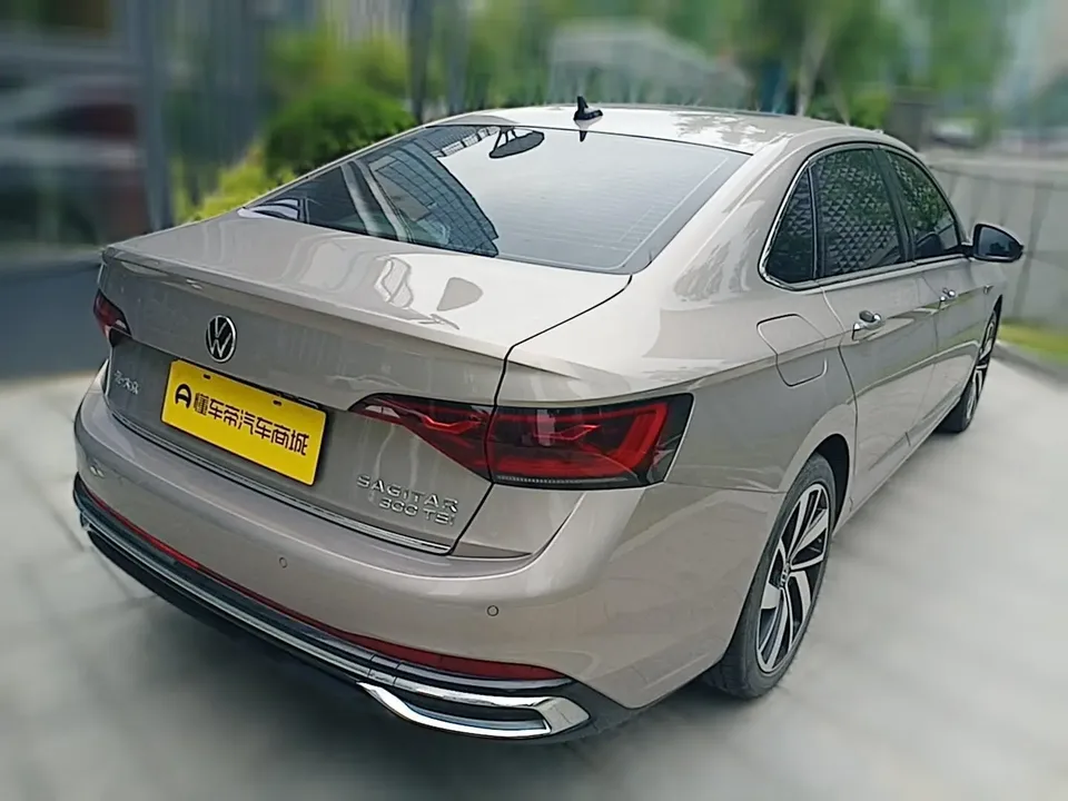 Volkswagen Sagitar 2023 Sagitar 300TSI DSG Excellence Edition 2022 — миниатюра 4