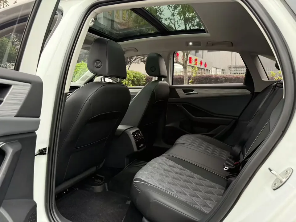 Volkswagen Sagitar Sagitar 300TSI DSG Beyond Edition 2024 — миниатюра 3