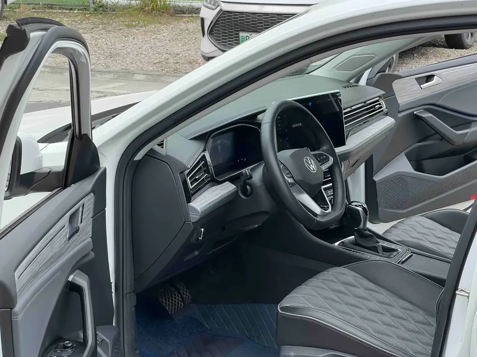 Volkswagen Sagitar 2023 Sagitar 300TSI DSG Beyond Edition 2023 — миниатюра 5