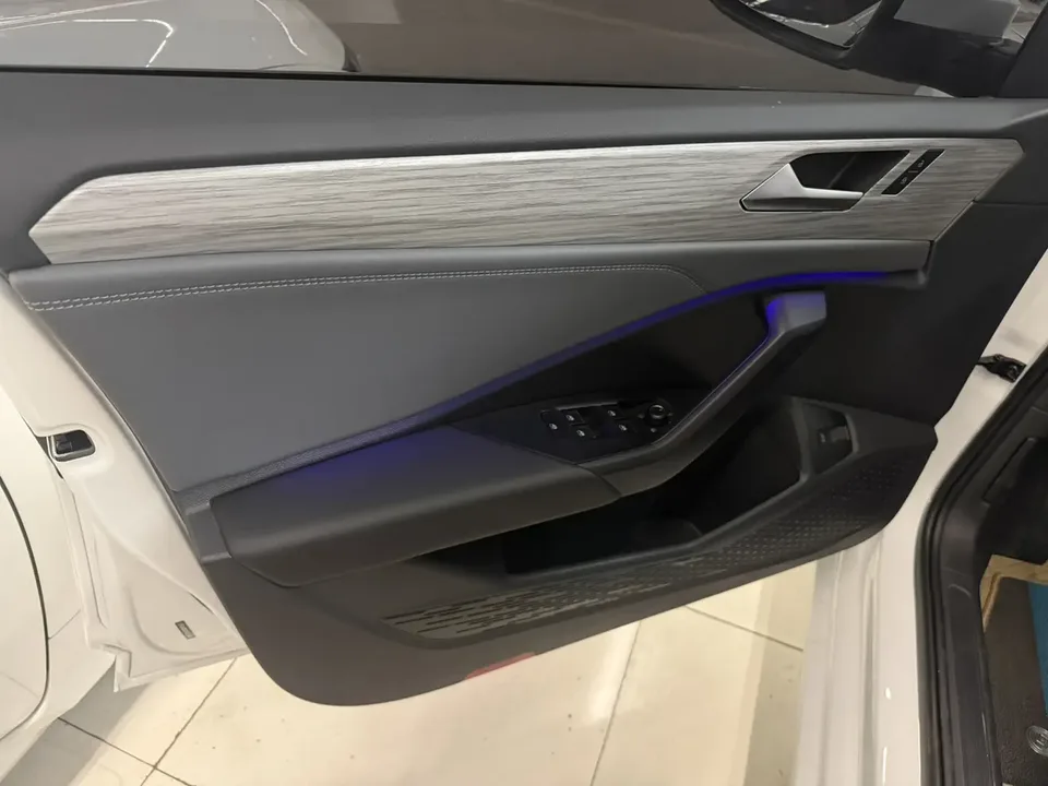 Volkswagen Sagitar Sagitar facelift 300TSI DSG Beyond Edition 2025 — миниатюра 4