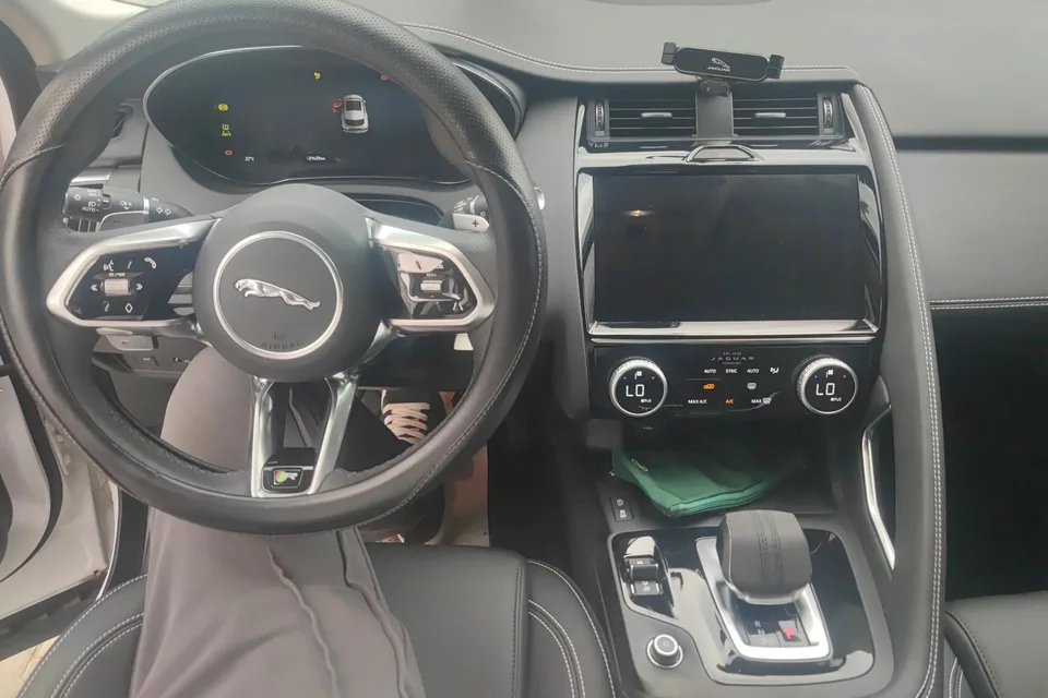 Jaguar E-Pace Jaguar E-PACE 2024 aggressive sports version R-DYNAMIC S 2024 — миниатюра 3
