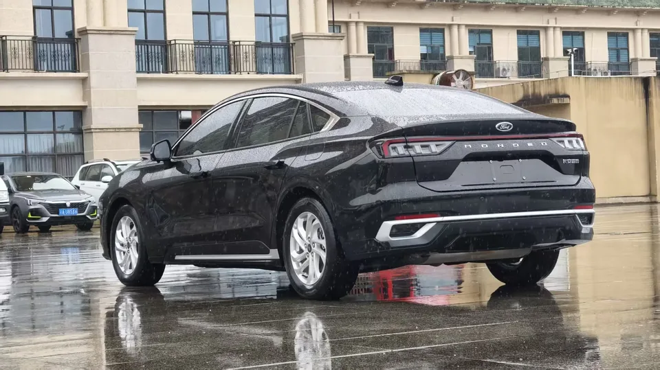Ford Mondeo Mondeo EcoBoost 180 Comfort Edition 2024 — миниатюра 2