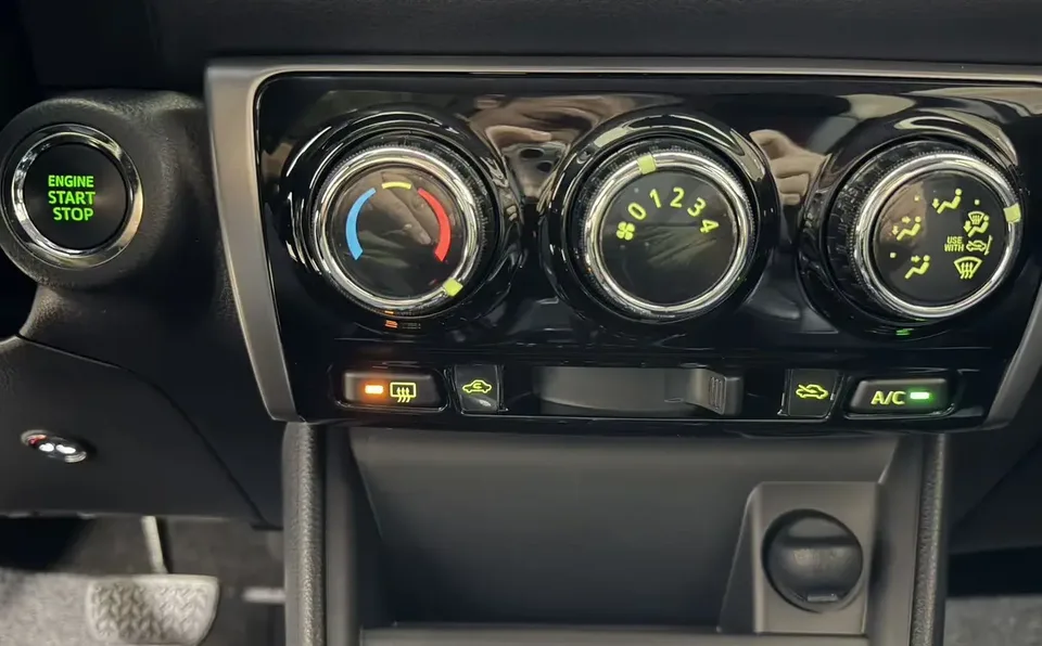 Toyota Yaris L YARiS L 2022 1.5L CVT luxury PLUS version 2023 — миниатюра 5