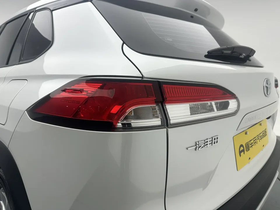 Toyota CorollaCross 2.0L CVT Pioneer Edition 2023 — миниатюра 2