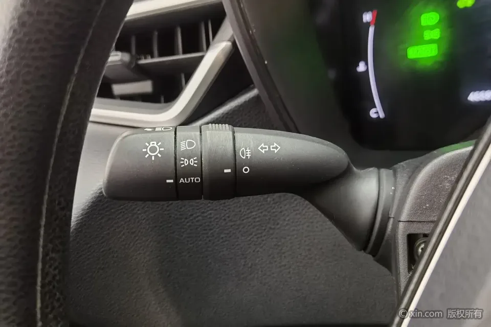 Toyota Levin Levin Hybrid 1.8L Leading Edition 2024 — миниатюра 3