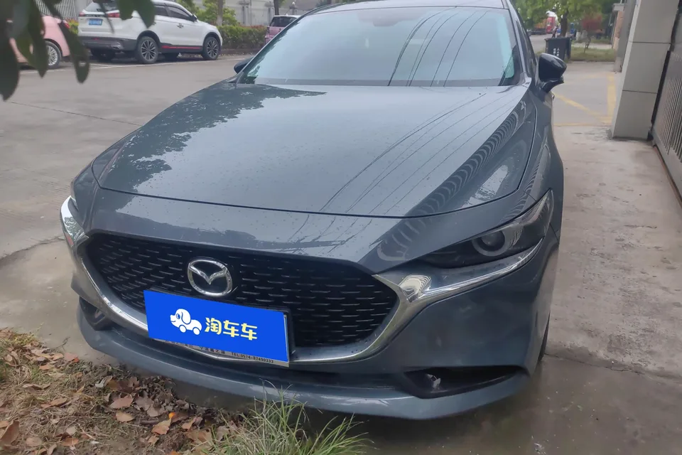 Mazda Axela Mazda3 2.0L automatic quality version 2023 — thumbnail 2