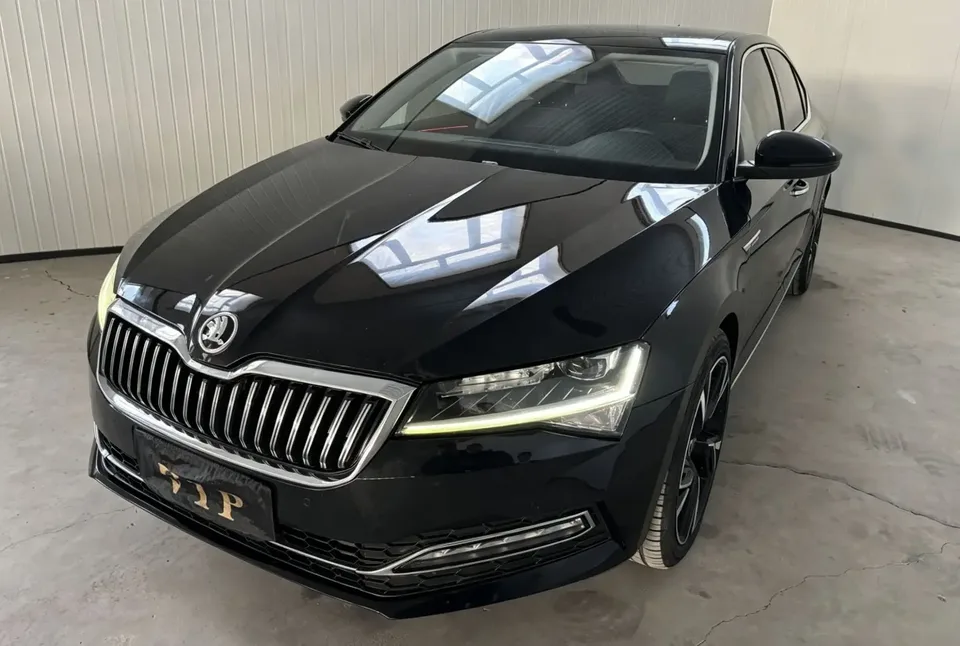 Skoda Speedy Super 2023 TSI280 DSG Exclusive Edition 2022 — фото 1, купить с доставкой в Москву