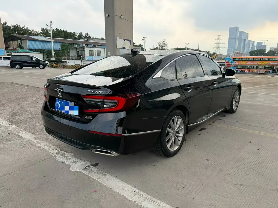 Honda Accord Accord 2022 260TURBO Deluxe Edition 2022 — миниатюра 2