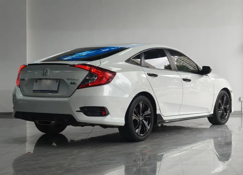 Honda CIVIC 220TURBO CVT burning version National VI 2022 — миниатюра 3