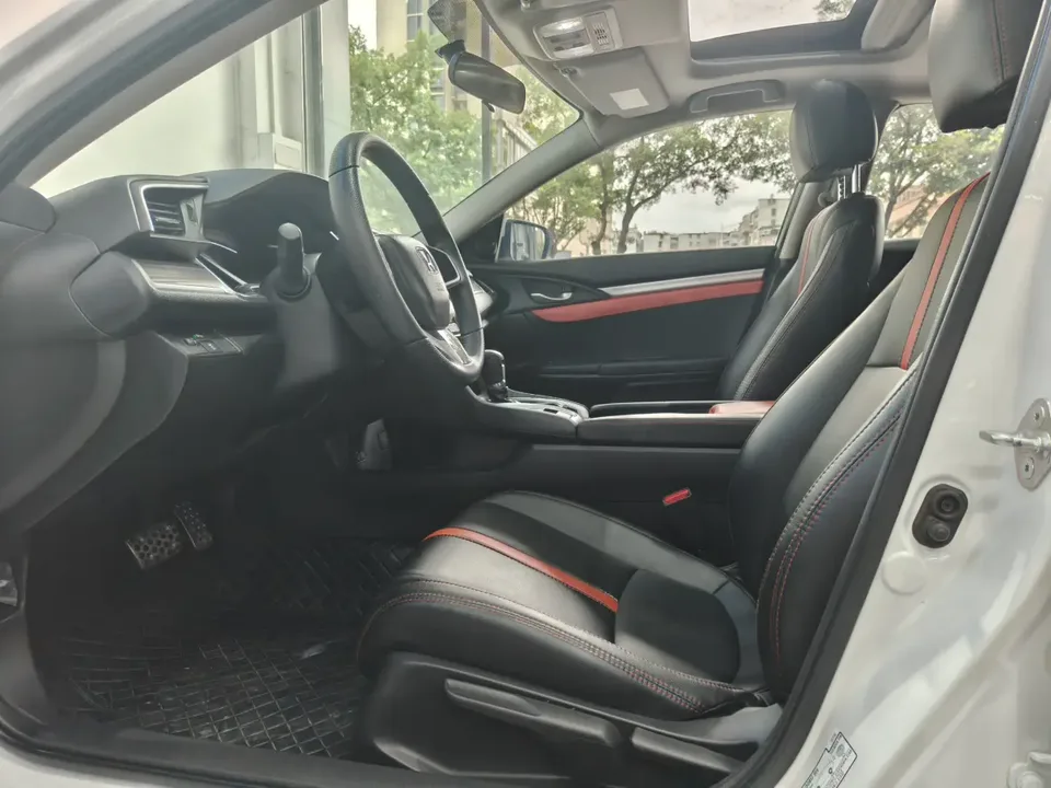 Honda CIVIC 220TURBO CVT burning version National VI 2022 — миниатюра 4
