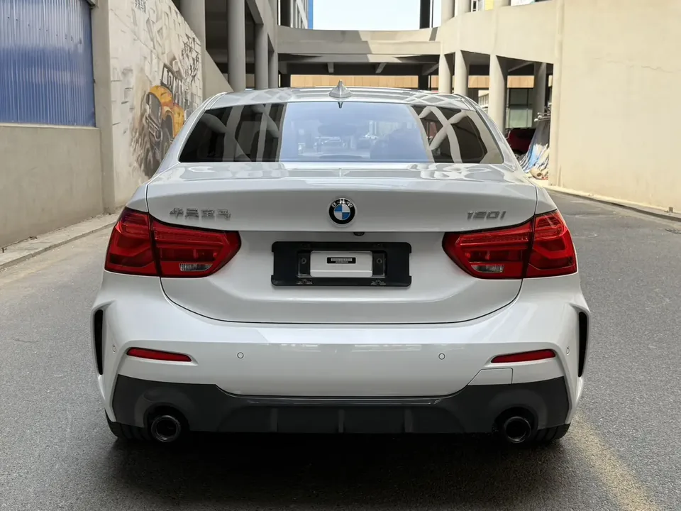 BMW 1 Series facelift 120i M Sport Night Edition 2022 — миниатюра 2