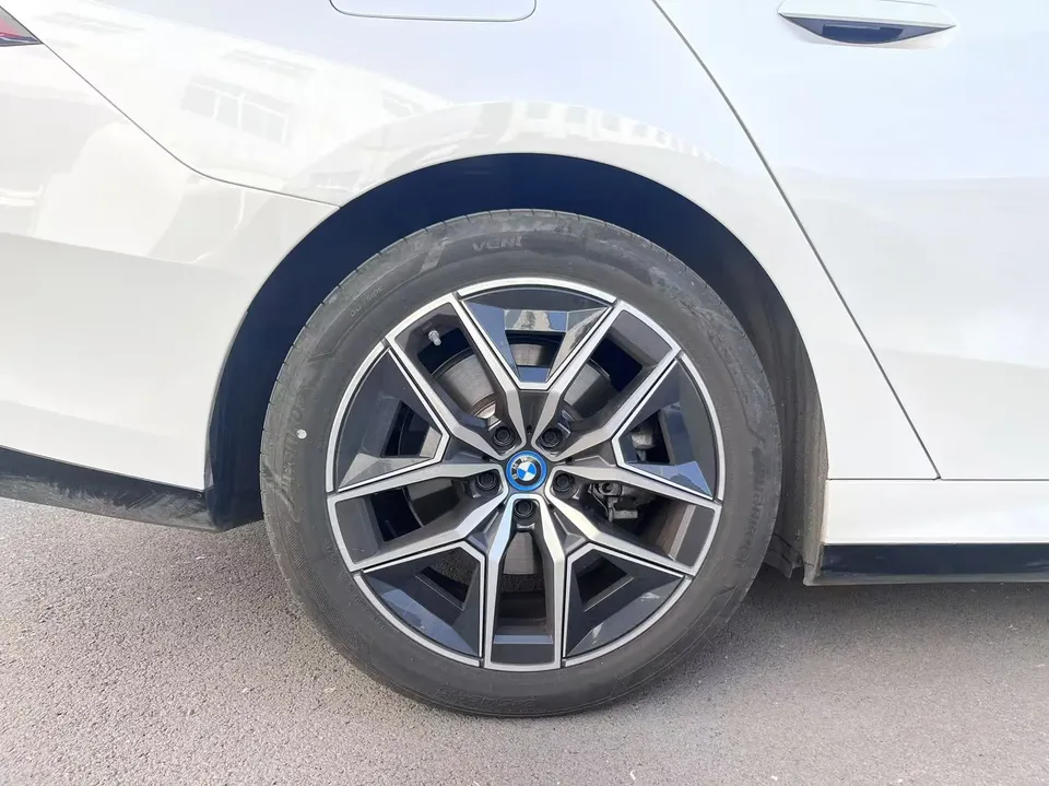 BMW i5 BMW i5 2024 eDrive35L Premium M Sport Package 2024 — thumbnail 2