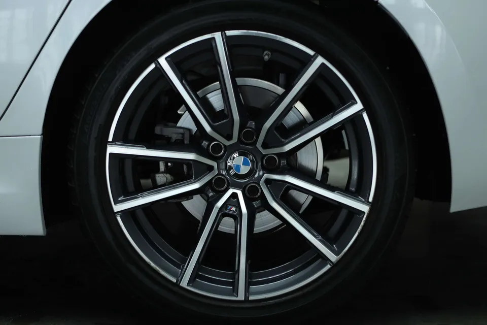 BMW 3 Series BMW 3 Series 2022 320Li M Sport Package 2022 — фото 1, купить с доставкой в Москву