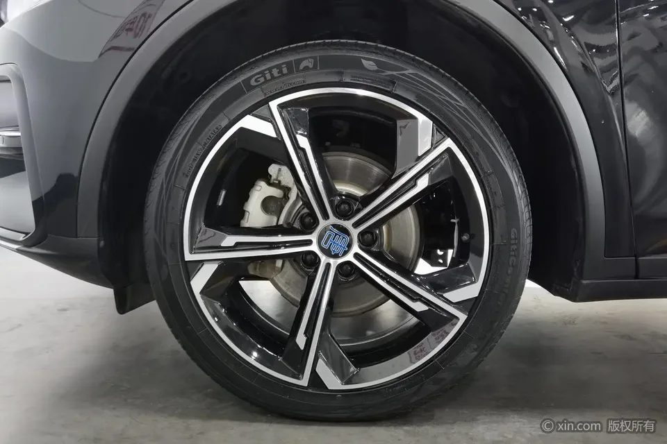 BYD Tang DM DM-i 1.5T 112KM Premium Edition 2022 — миниатюра 3