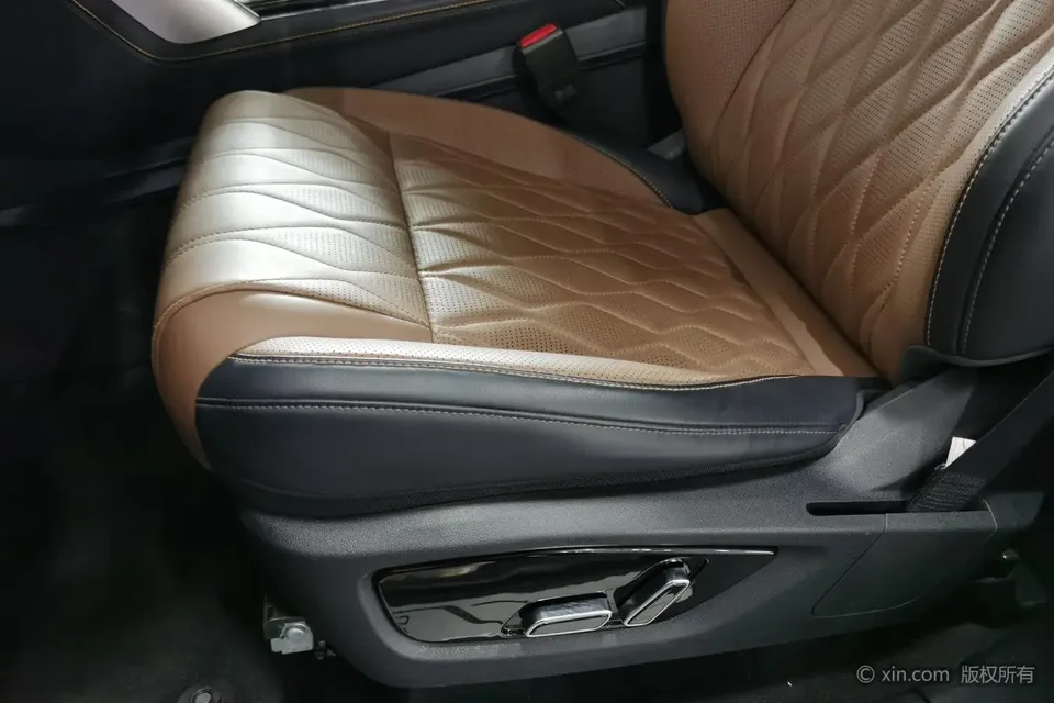 BYD Tang DM DM-i 1.5T 112KM Premium Edition 2022 — миниатюра 5