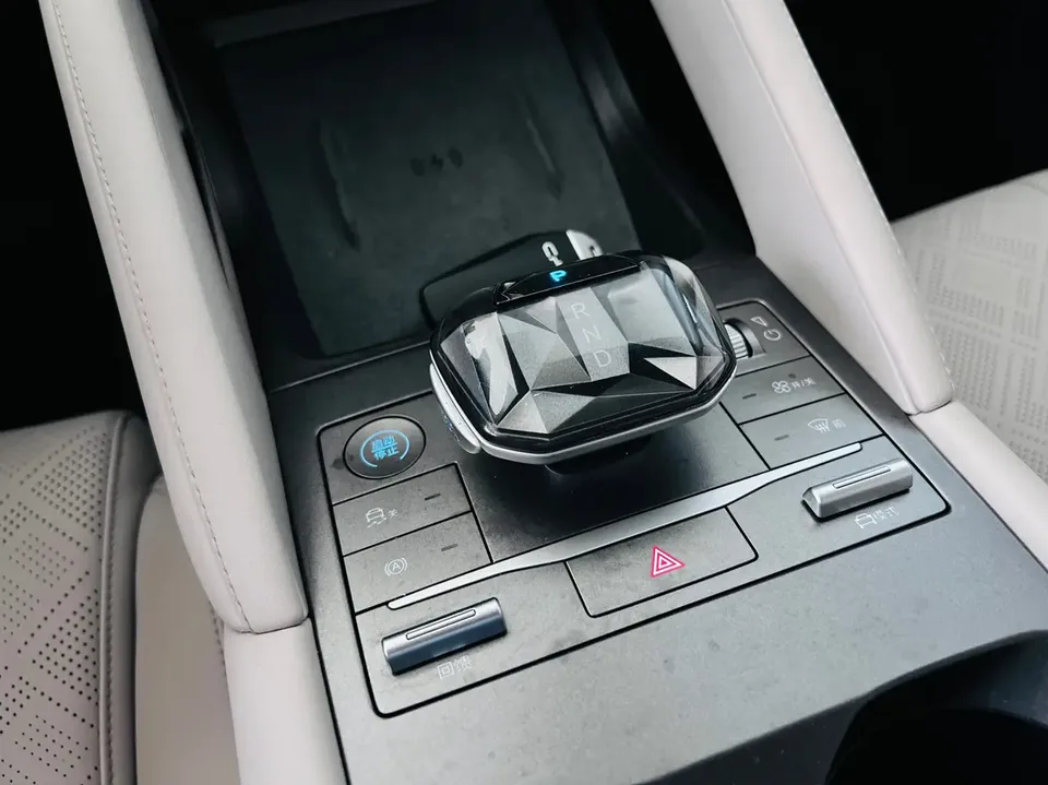 BYD Yuan Up 401KM Beyond Edition 2024 — миниатюра 3
