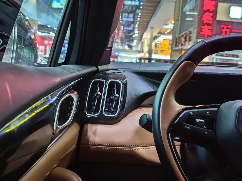 Geely Atlas L fourth generation 1.5TD DCT Jinxiu 2025 — миниатюра 4