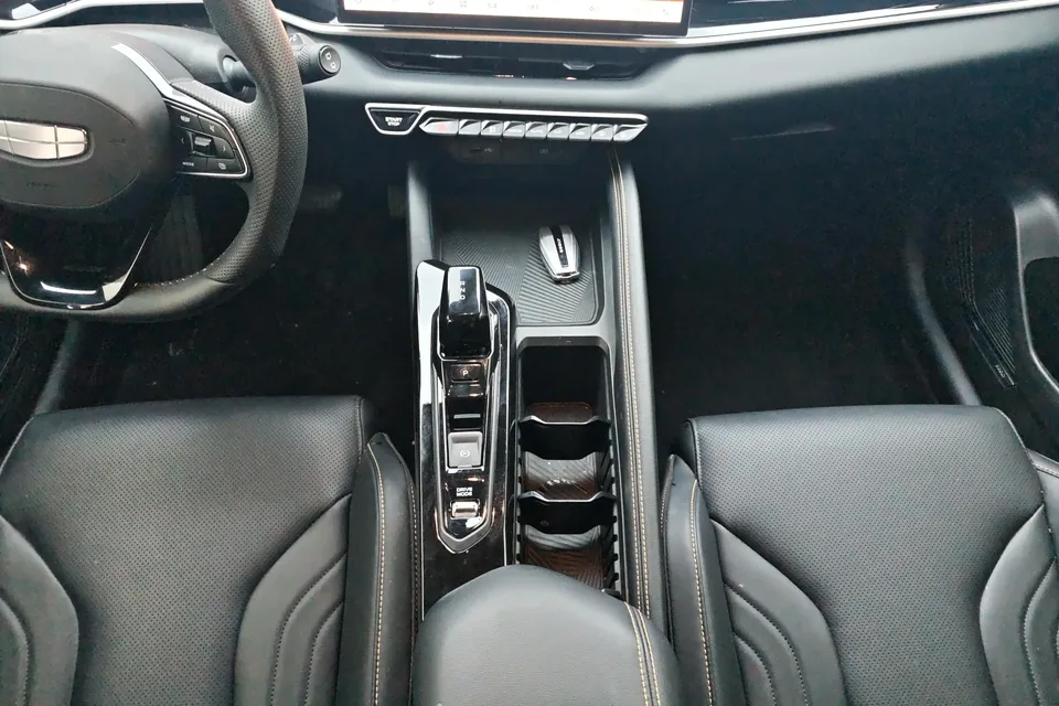 Geely Coolray SX11 Binyue 2025 Binyue L 1.5TD DCT Star Edition 2025 — миниатюра 4