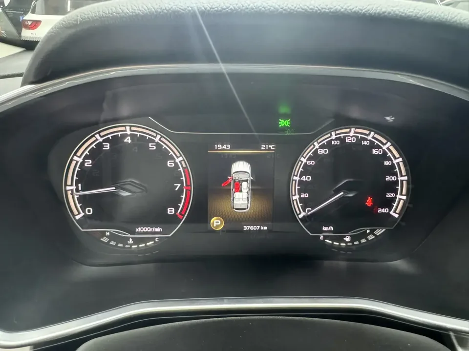 Geely Coolray SX11 240T DCT Platinum Edition 2022 — миниатюра 5