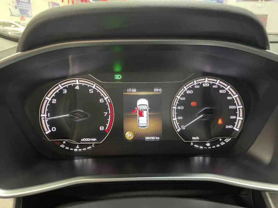 Geely Coolray SX11 240T DCT Platinum Edition 2022 — миниатюра 4