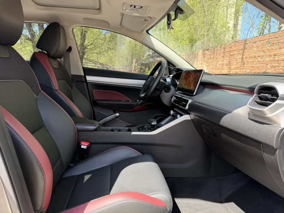 Geely Coolray SX11 Binyue 2021 240T DCT Platinum Edition 2022 — thumbnail 5